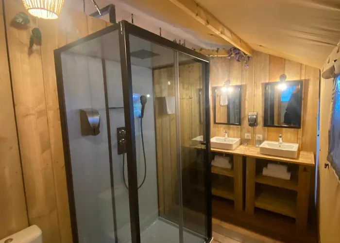 Szálloda La Salut De 3*